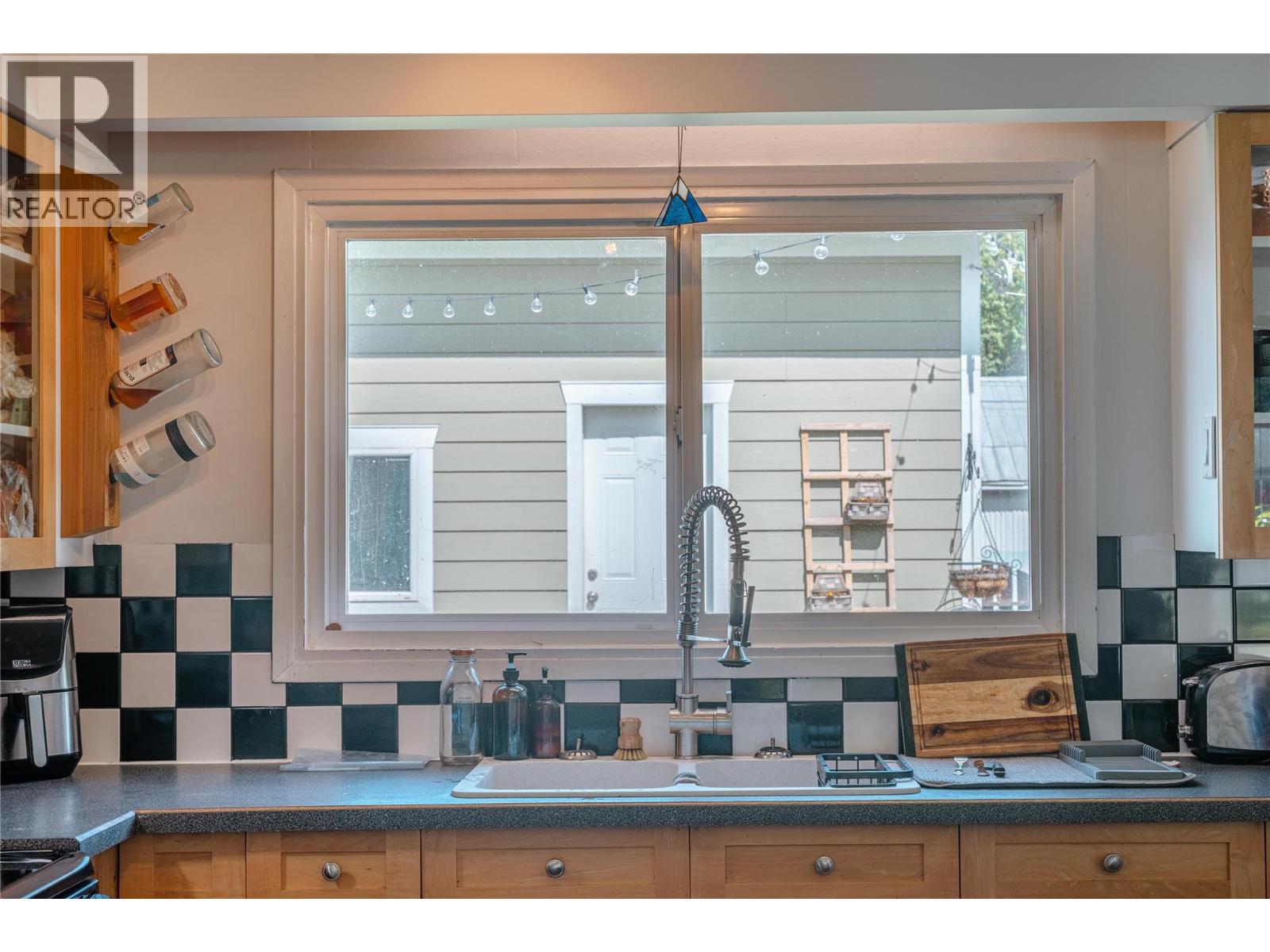 600 Eighth Street E, Revelstoke