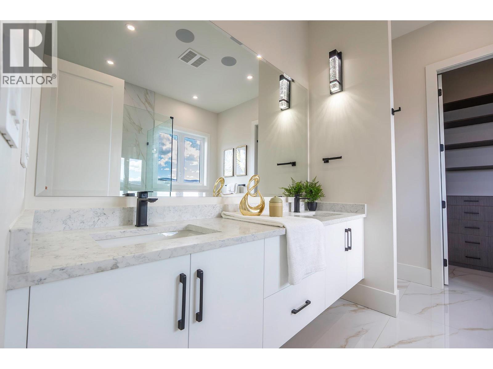 Photo 17 of 718 Carnoustie Drive, Kelowna BC