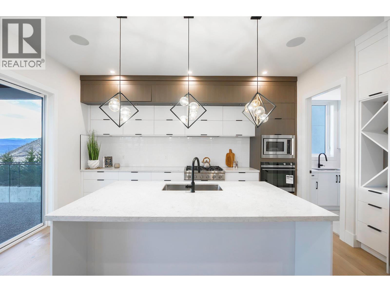 Photo 9 of 718 Carnoustie Drive, Kelowna BC