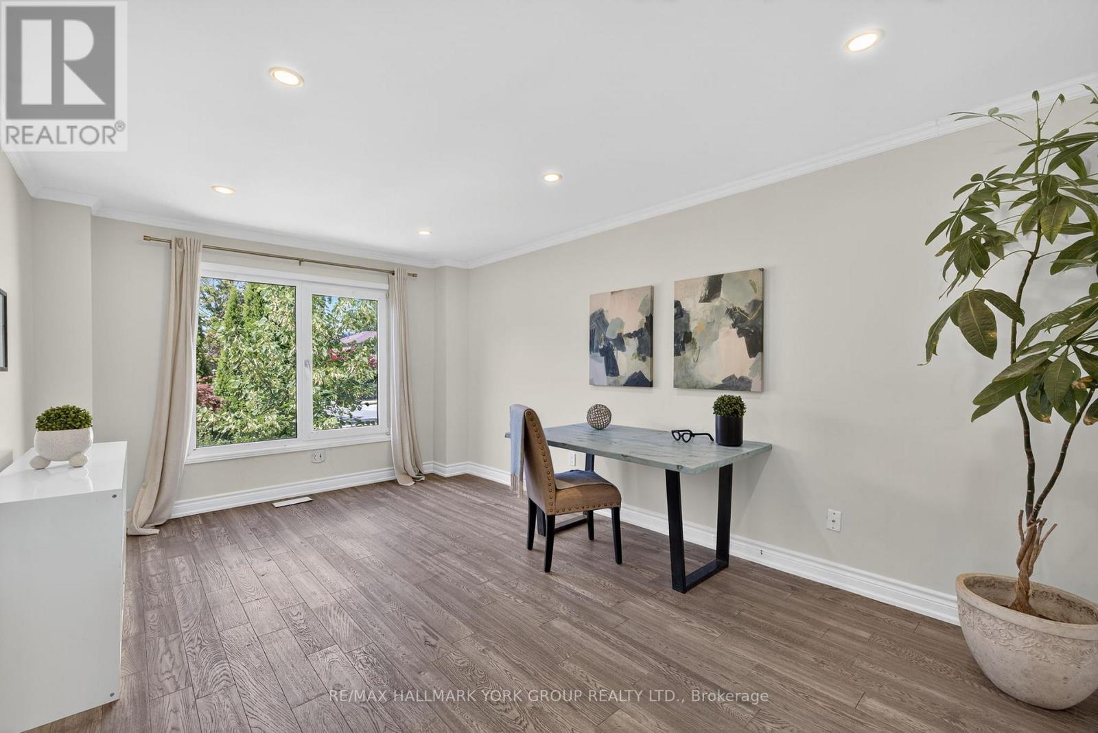 Photo 10 of 264 Mccaffrey Road, Newmarket ON