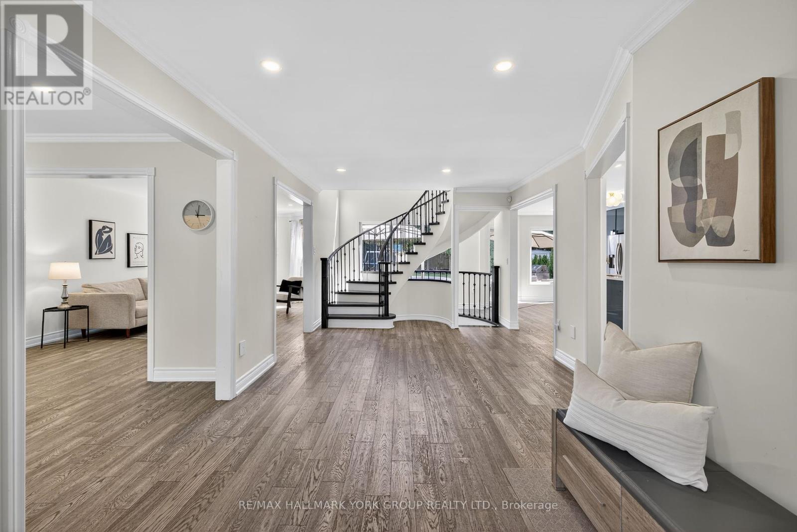 Photo 11 of 264 Mccaffrey Road, Newmarket ON