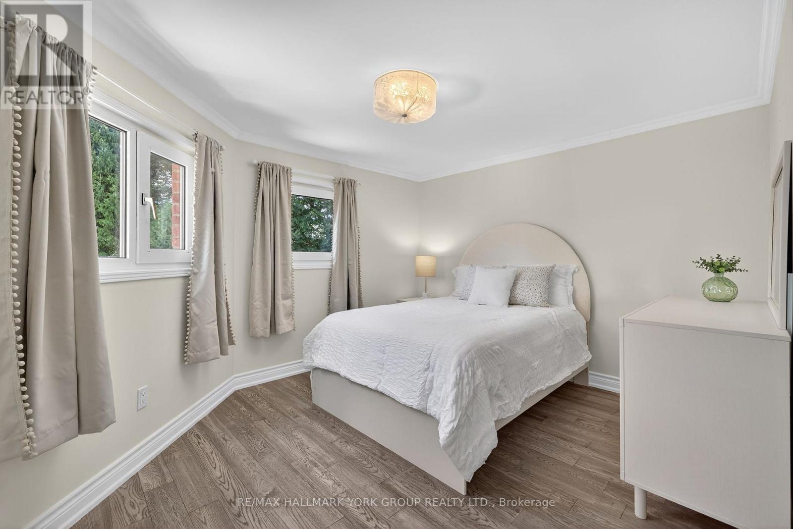Photo 16 of 264 Mccaffrey Road, Newmarket ON