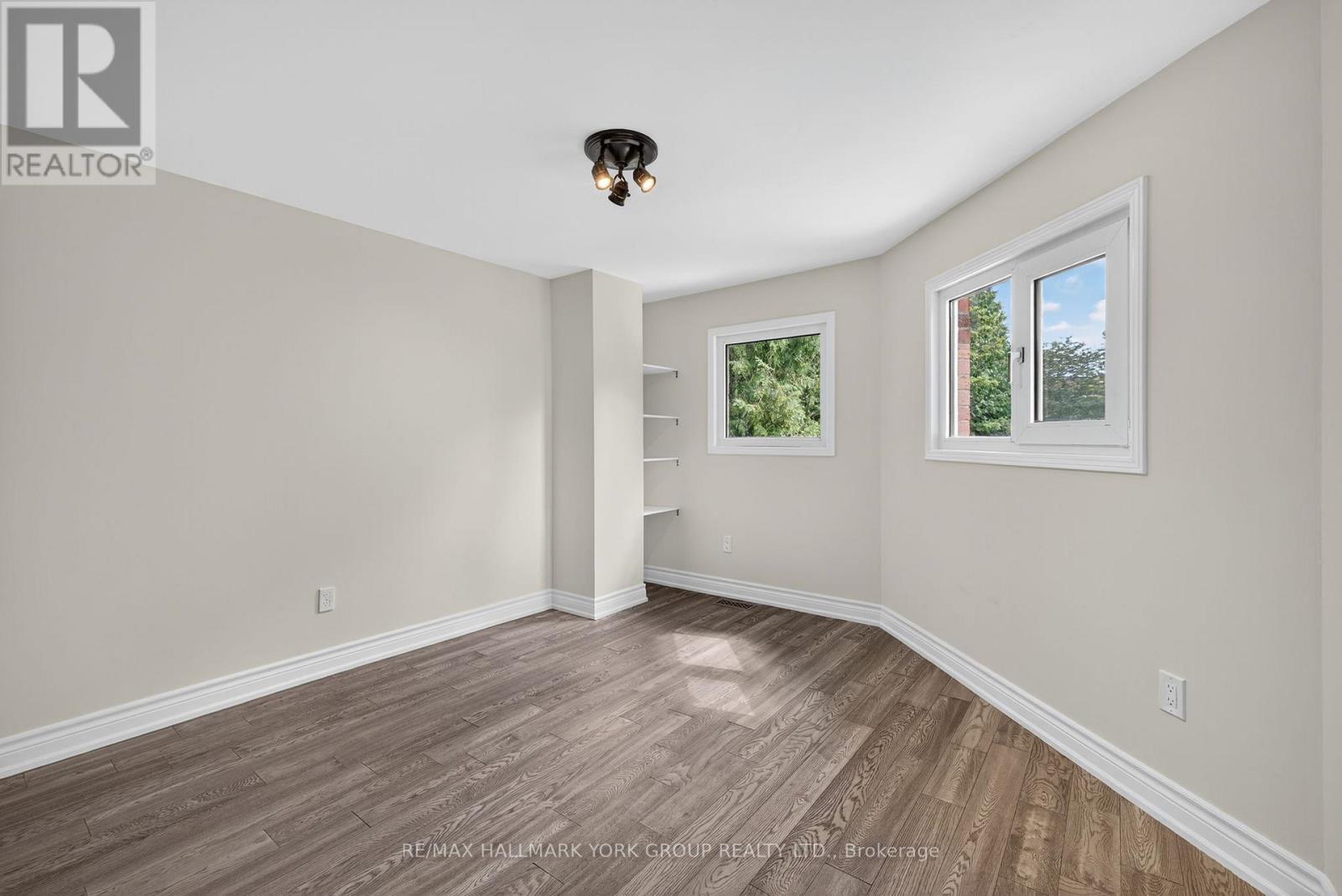 Photo 17 of 264 Mccaffrey Road, Newmarket ON