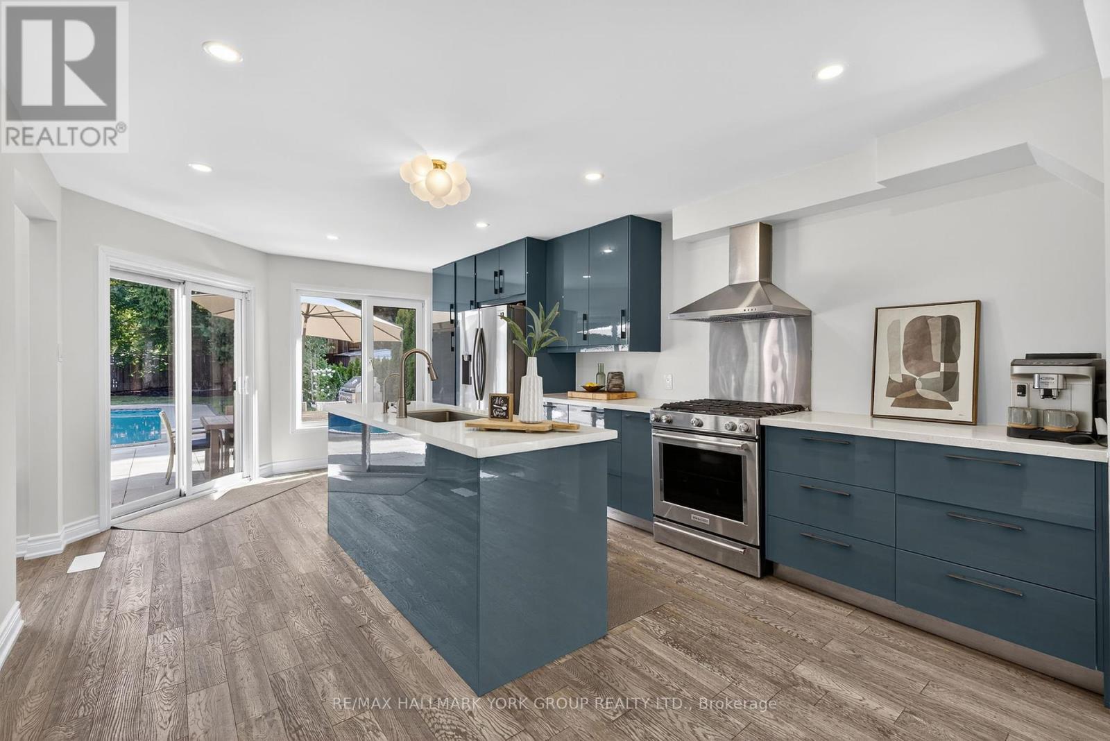 Photo 3 of 264 Mccaffrey Road, Newmarket ON