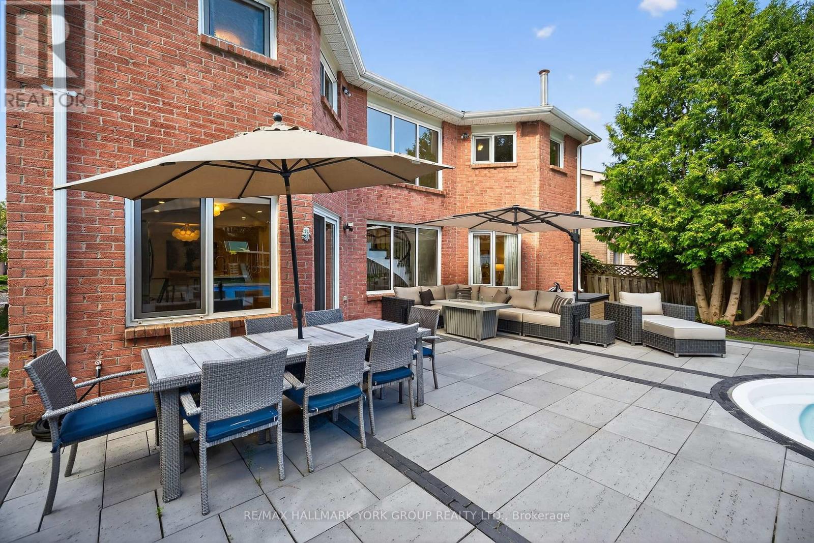 Photo 5 of 264 Mccaffrey Road, Newmarket ON
