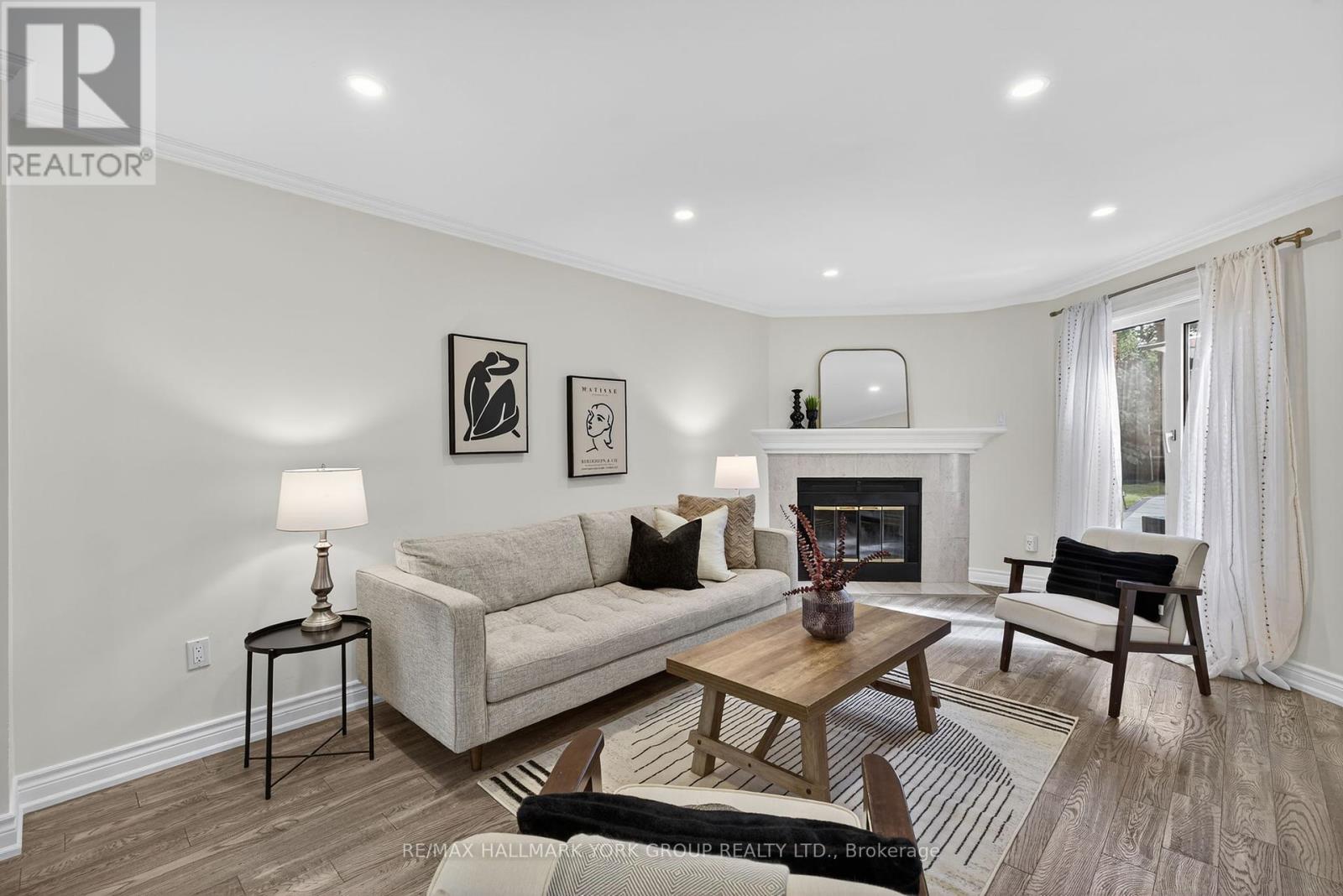 Photo 7 of 264 Mccaffrey Road, Newmarket ON