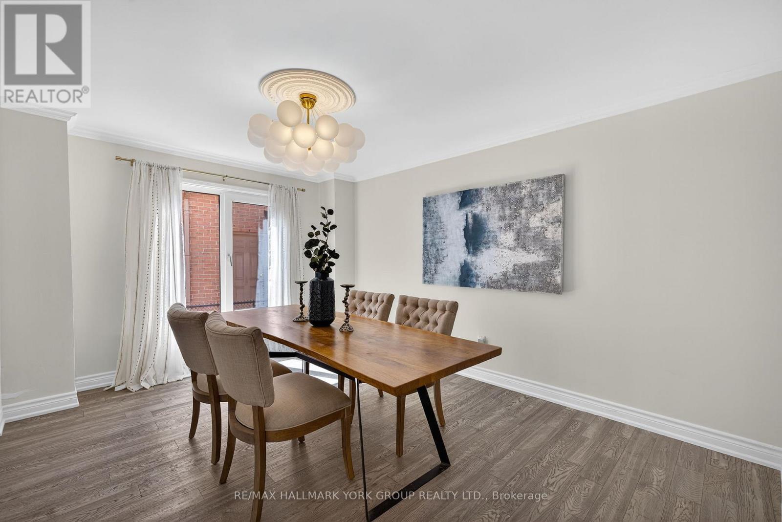 Photo 8 of 264 Mccaffrey Road, Newmarket ON