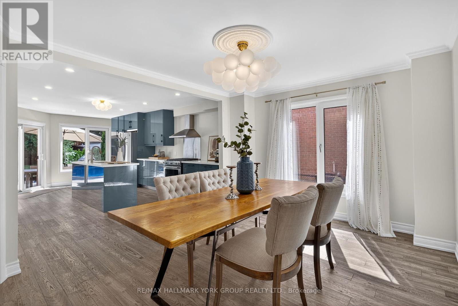Photo 9 of 264 Mccaffrey Road, Newmarket ON