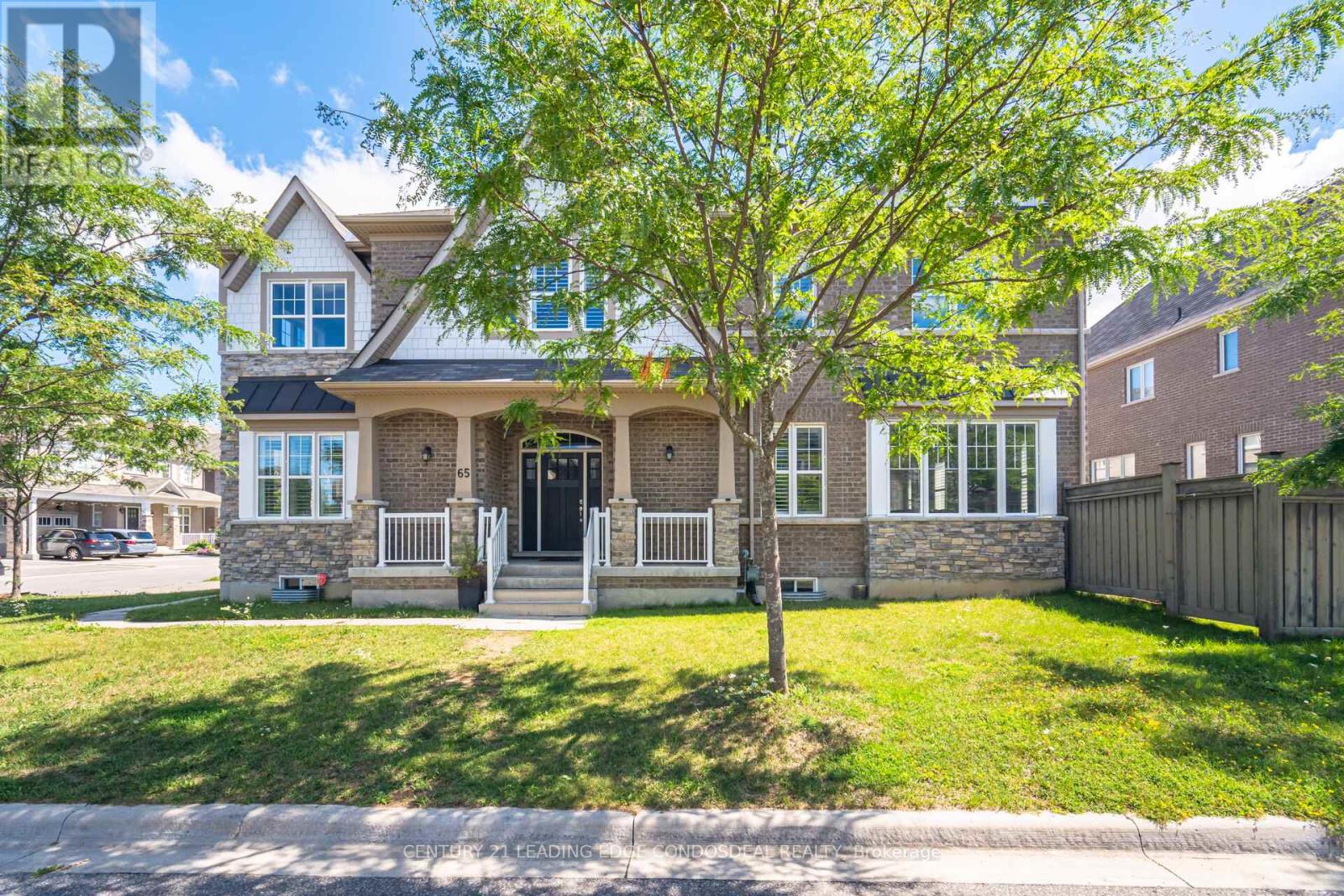 Photo 2 of 65 Novan Crescent, Aurora ON