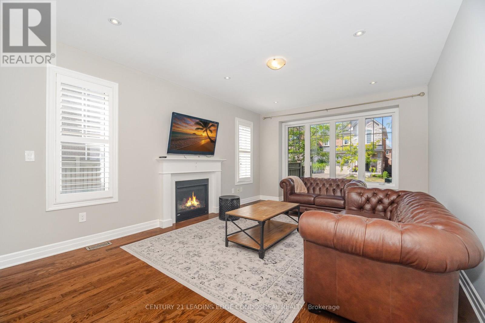 Photo 21 of 65 Novan Crescent, Aurora ON