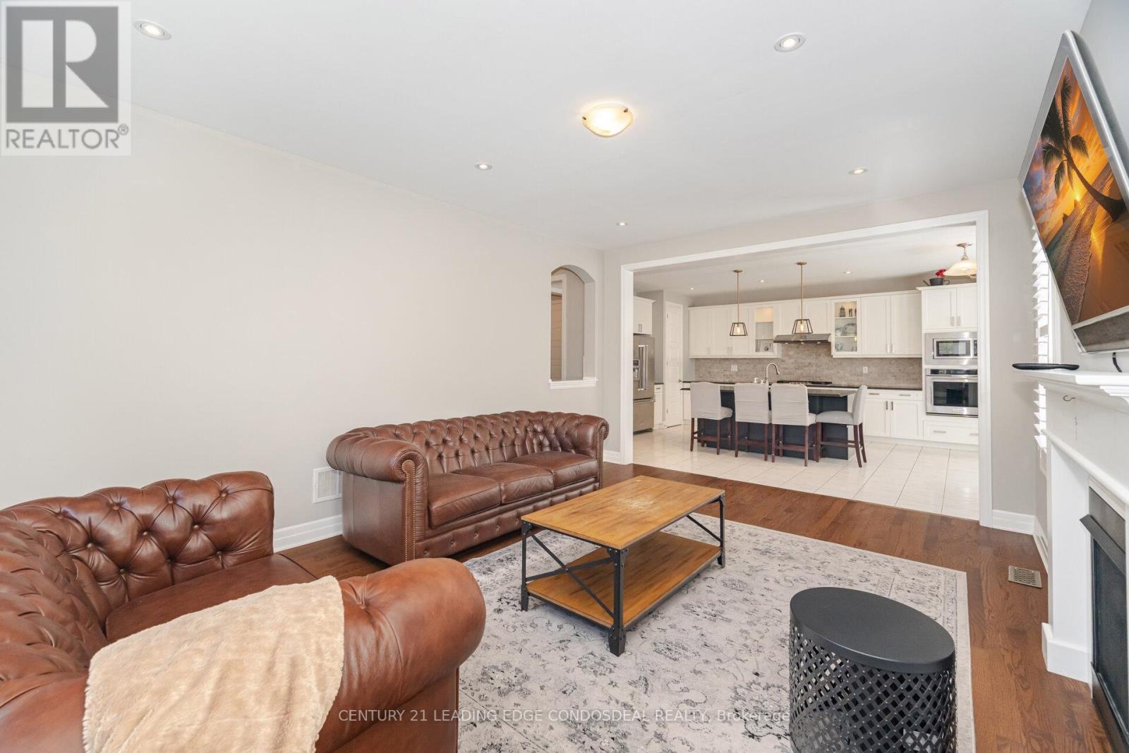 Photo 23 of 65 Novan Crescent, Aurora ON