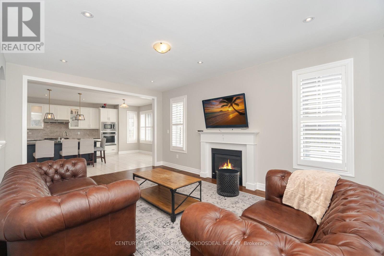Photo 24 of 65 Novan Crescent, Aurora ON