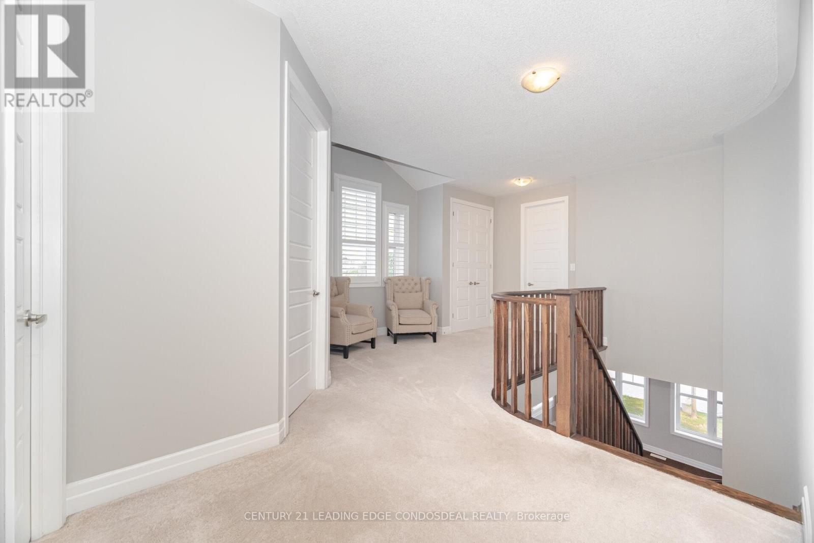 Photo 28 of 65 Novan Crescent, Aurora ON