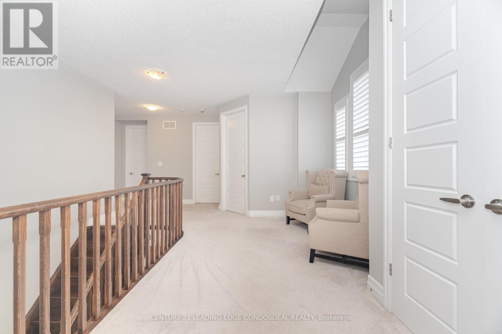 Photo 29 of 65 Novan Crescent, Aurora ON