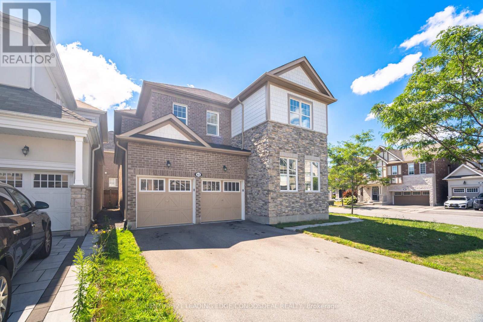 Photo 3 of 65 Novan Crescent, Aurora ON