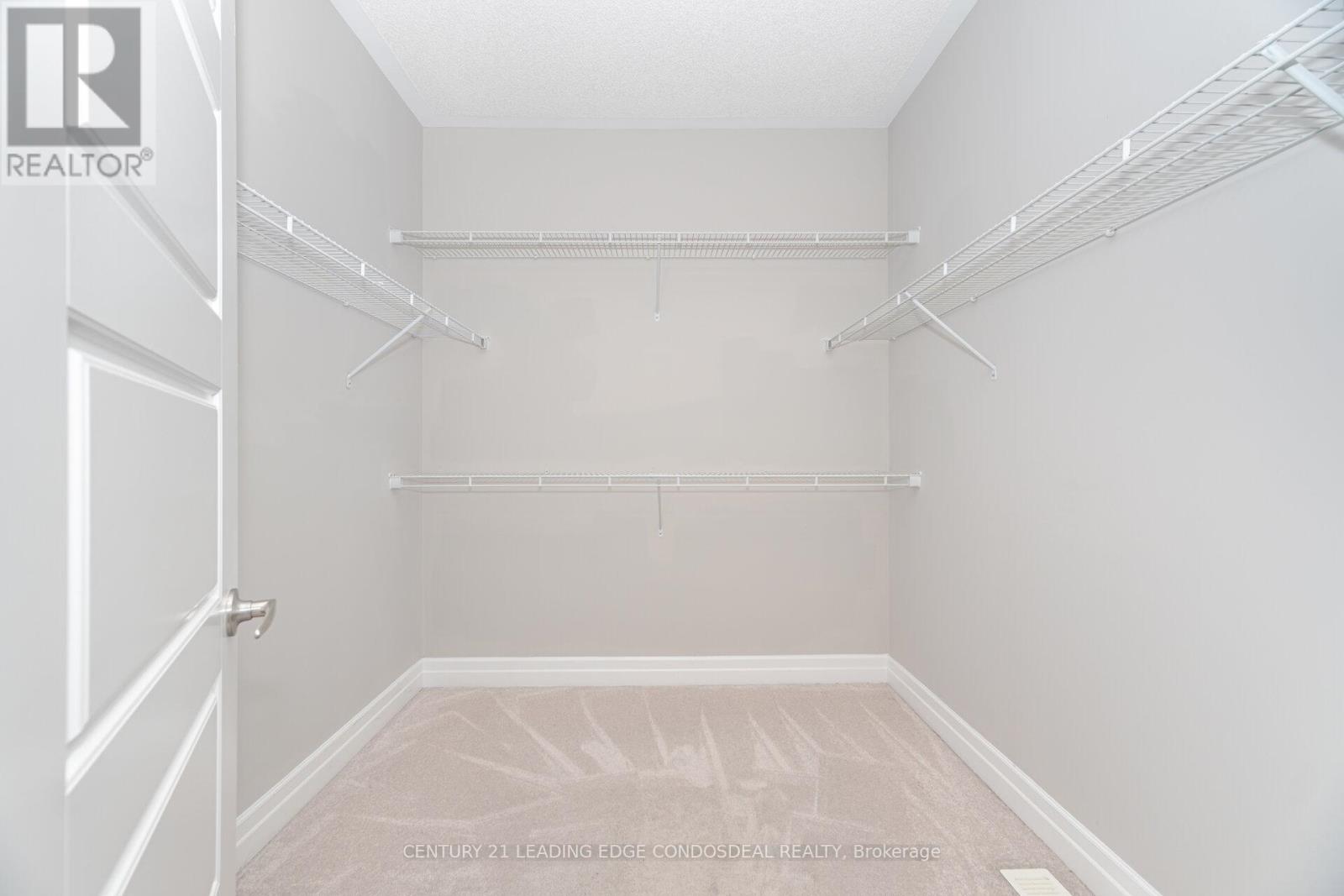 Photo 35 of 65 Novan Crescent, Aurora ON