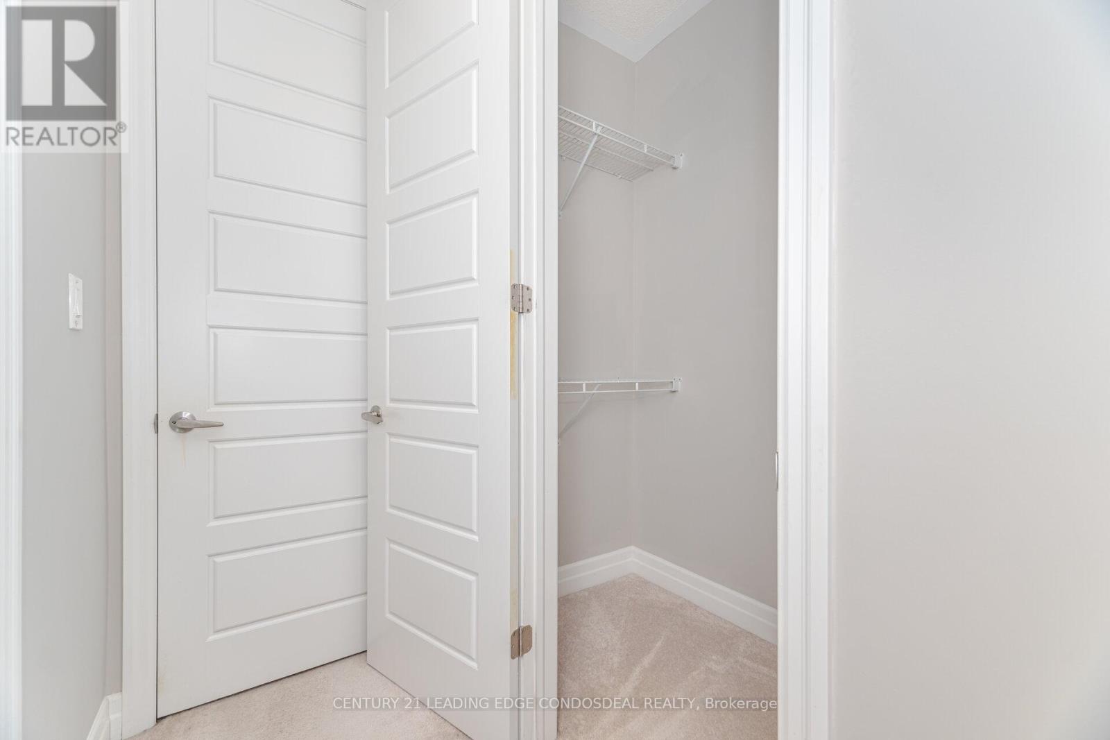 Photo 40 of 65 Novan Crescent, Aurora ON