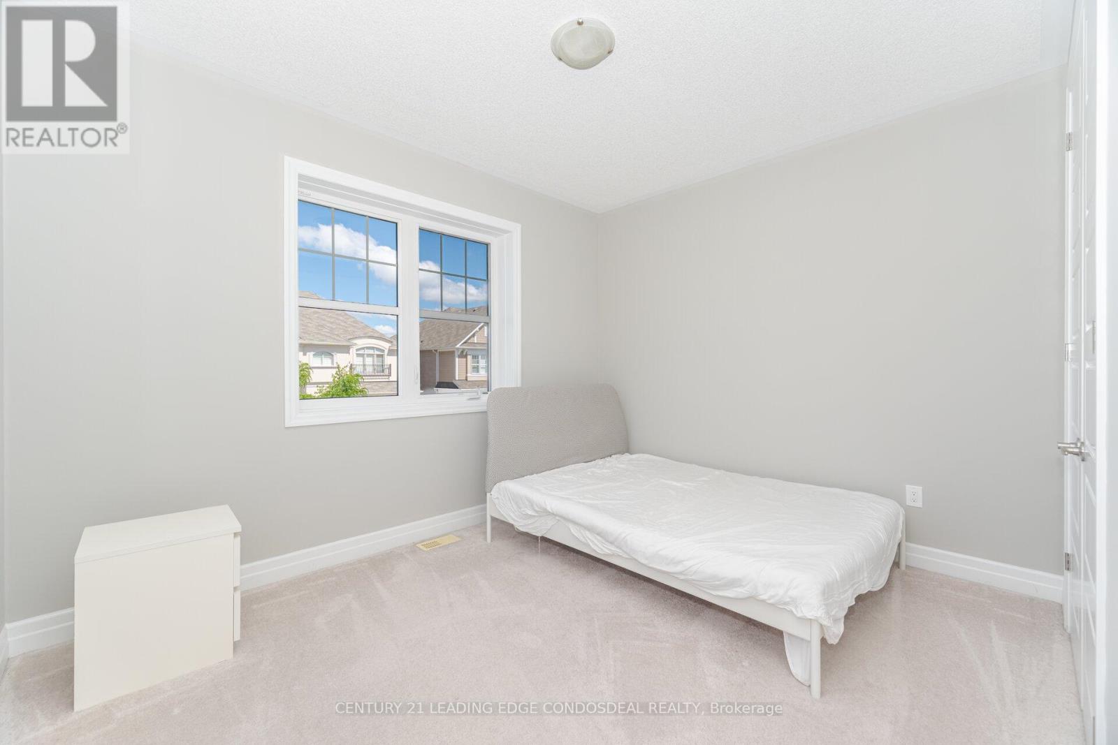 Photo 41 of 65 Novan Crescent, Aurora ON