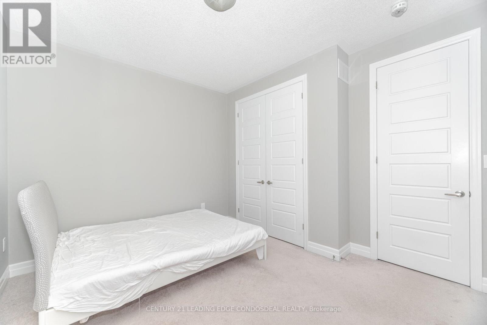 Photo 42 of 65 Novan Crescent, Aurora ON