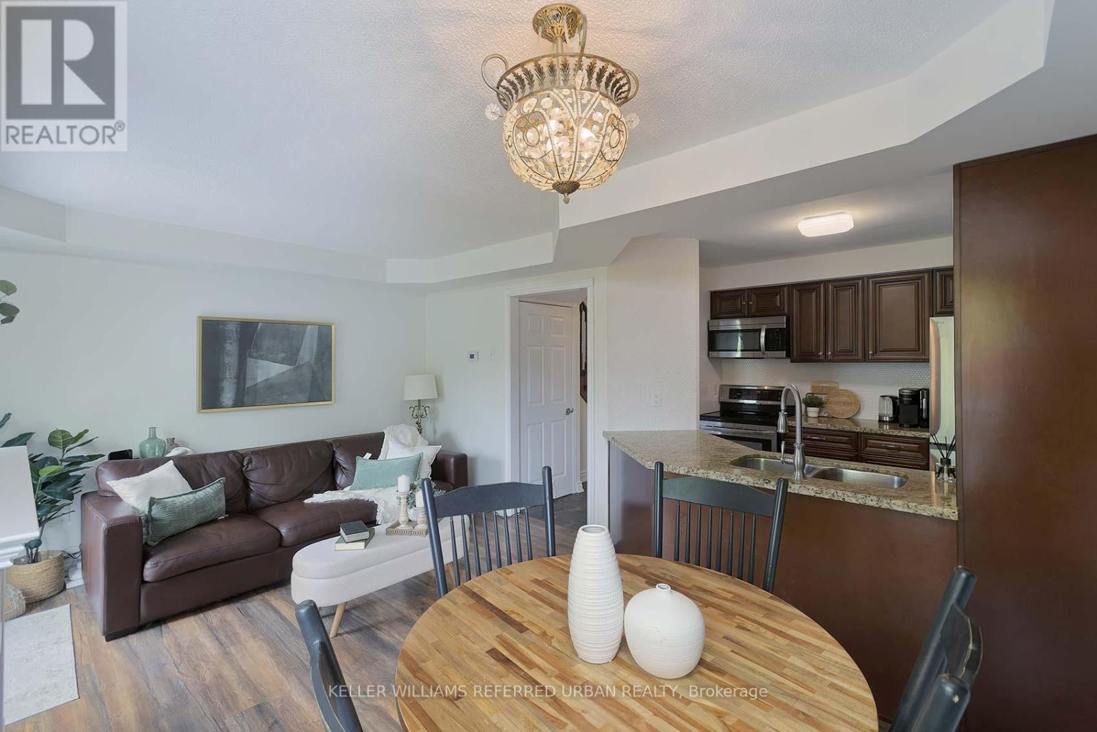 Photo 10 of 54 Mugford Road, Aurora ON