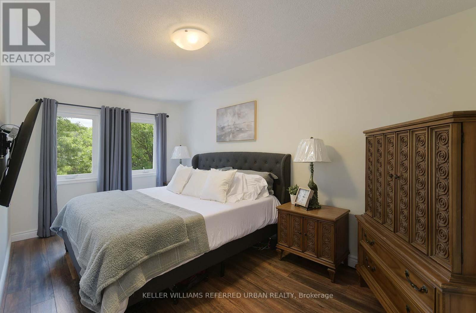 Photo 13 of 54 Mugford Road, Aurora ON