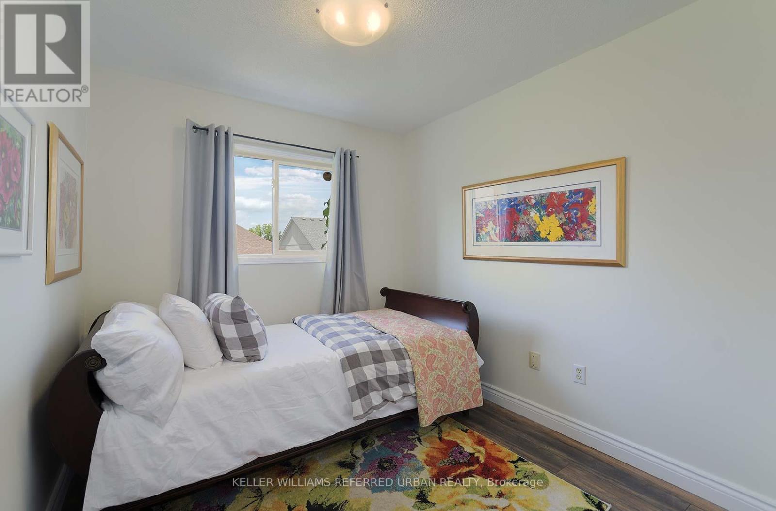 Photo 18 of 54 Mugford Road, Aurora ON