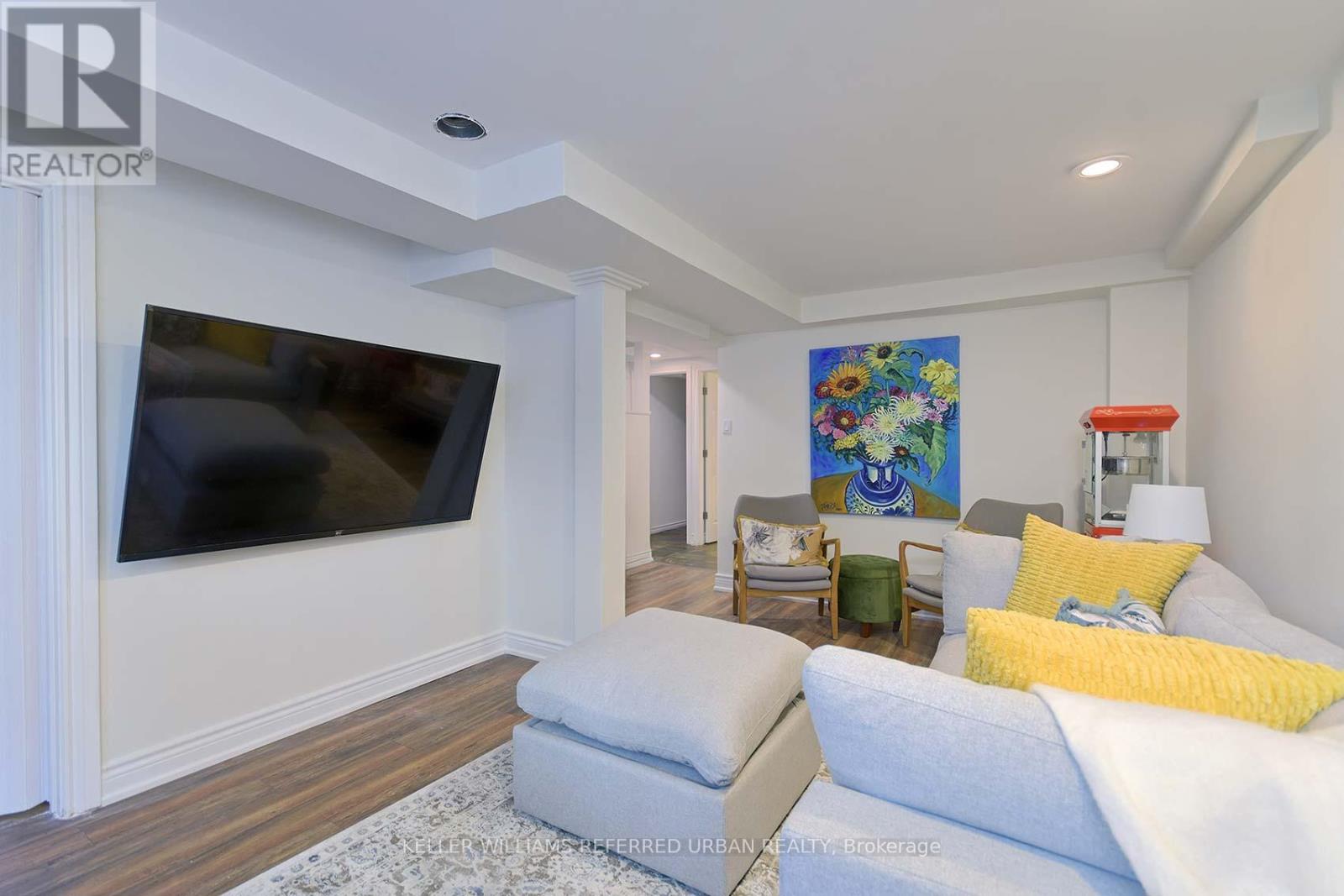 Photo 22 of 54 Mugford Road, Aurora ON