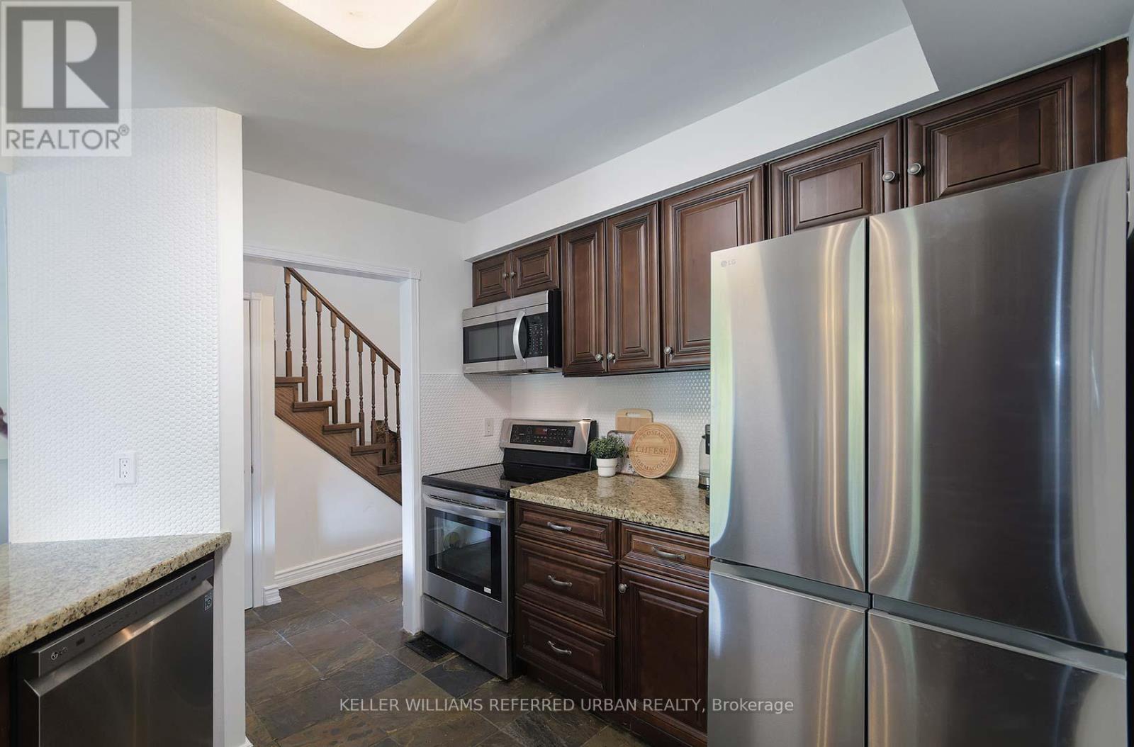 Photo 6 of 54 Mugford Road, Aurora ON