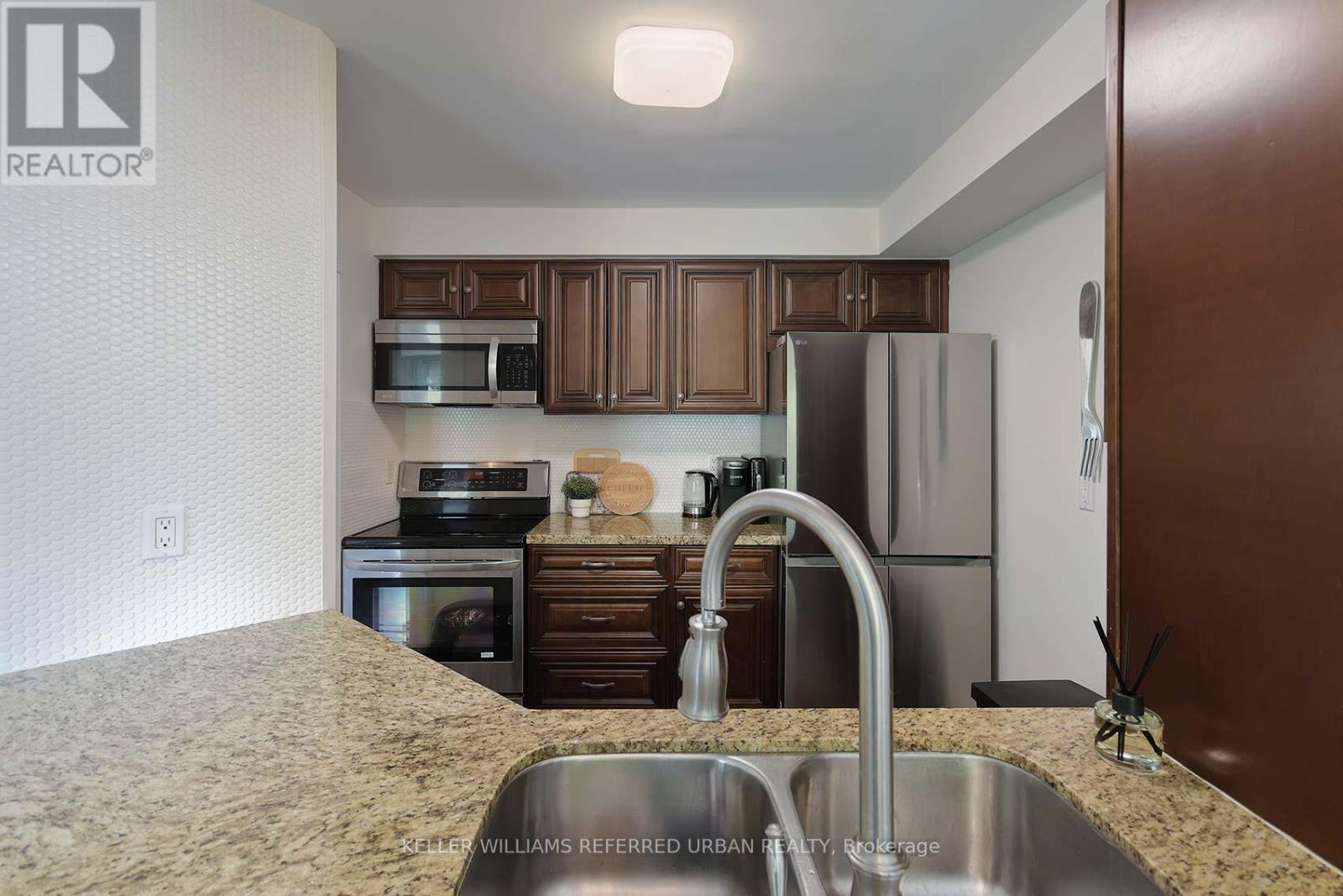 Photo 8 of 54 Mugford Road, Aurora ON