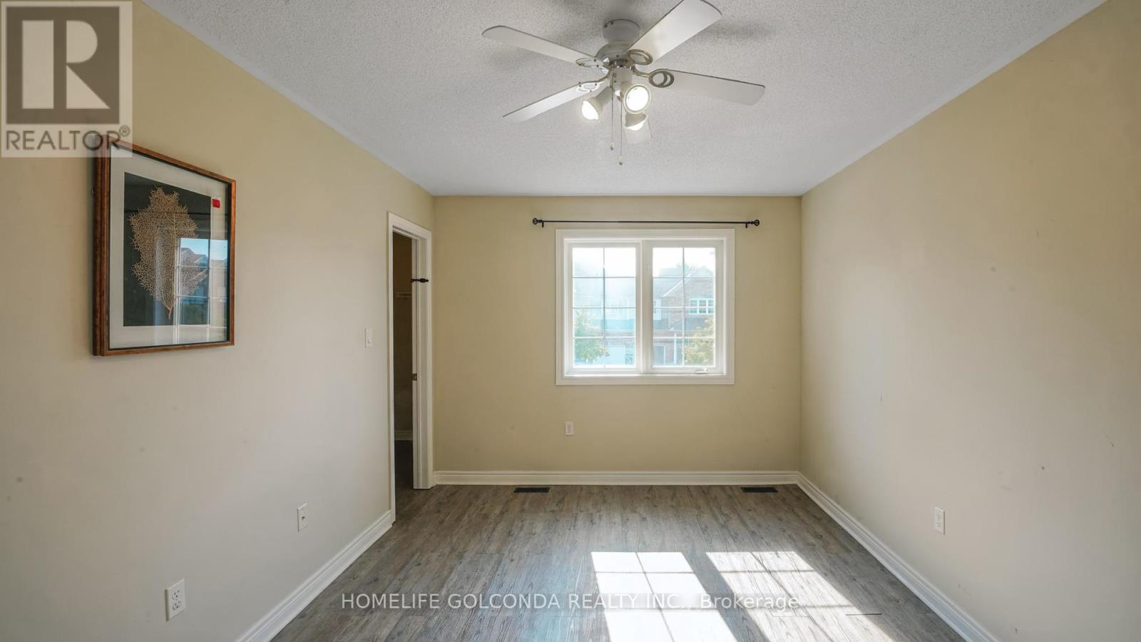Photo 15 of 21 Bentley Crescent, Barrie ON