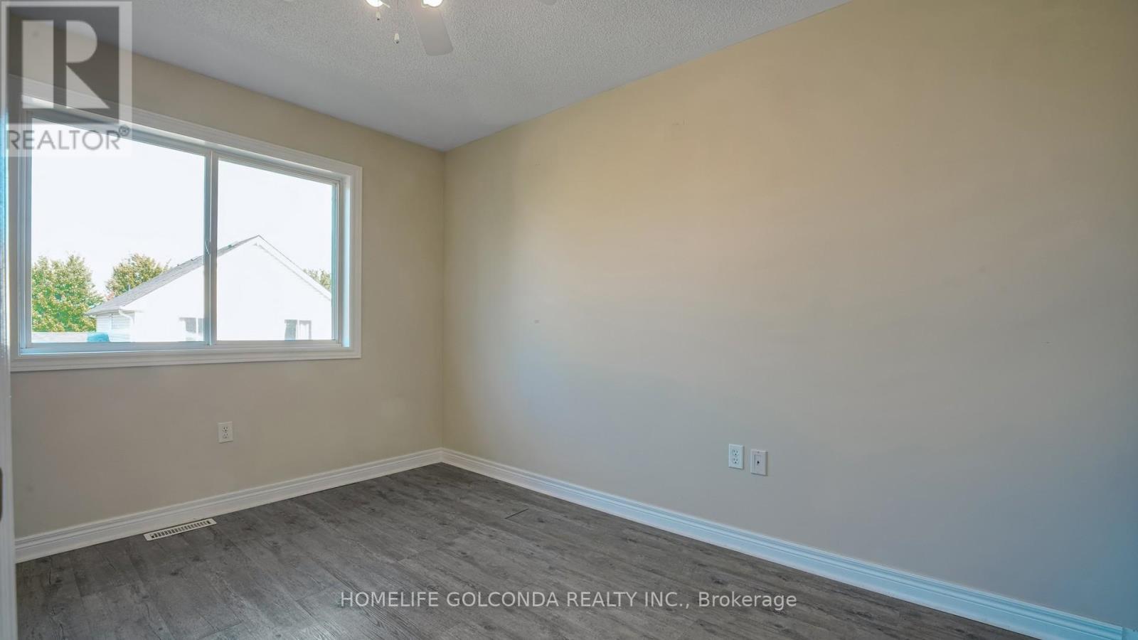 Photo 18 of 21 Bentley Crescent, Barrie ON