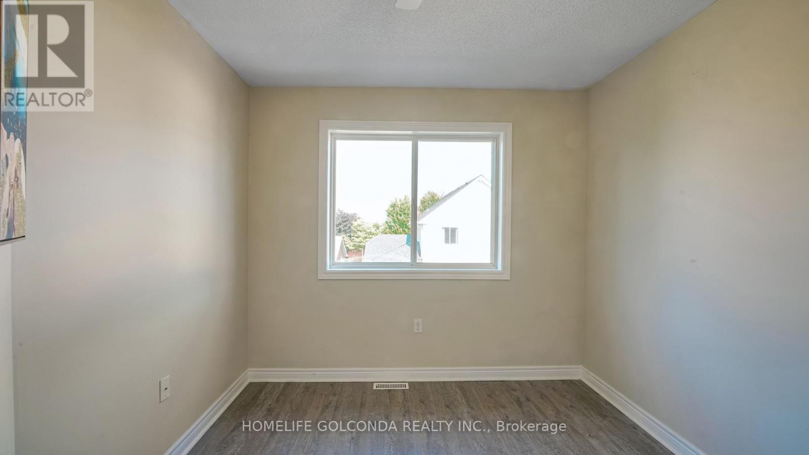 Photo 19 of 21 Bentley Crescent, Barrie ON