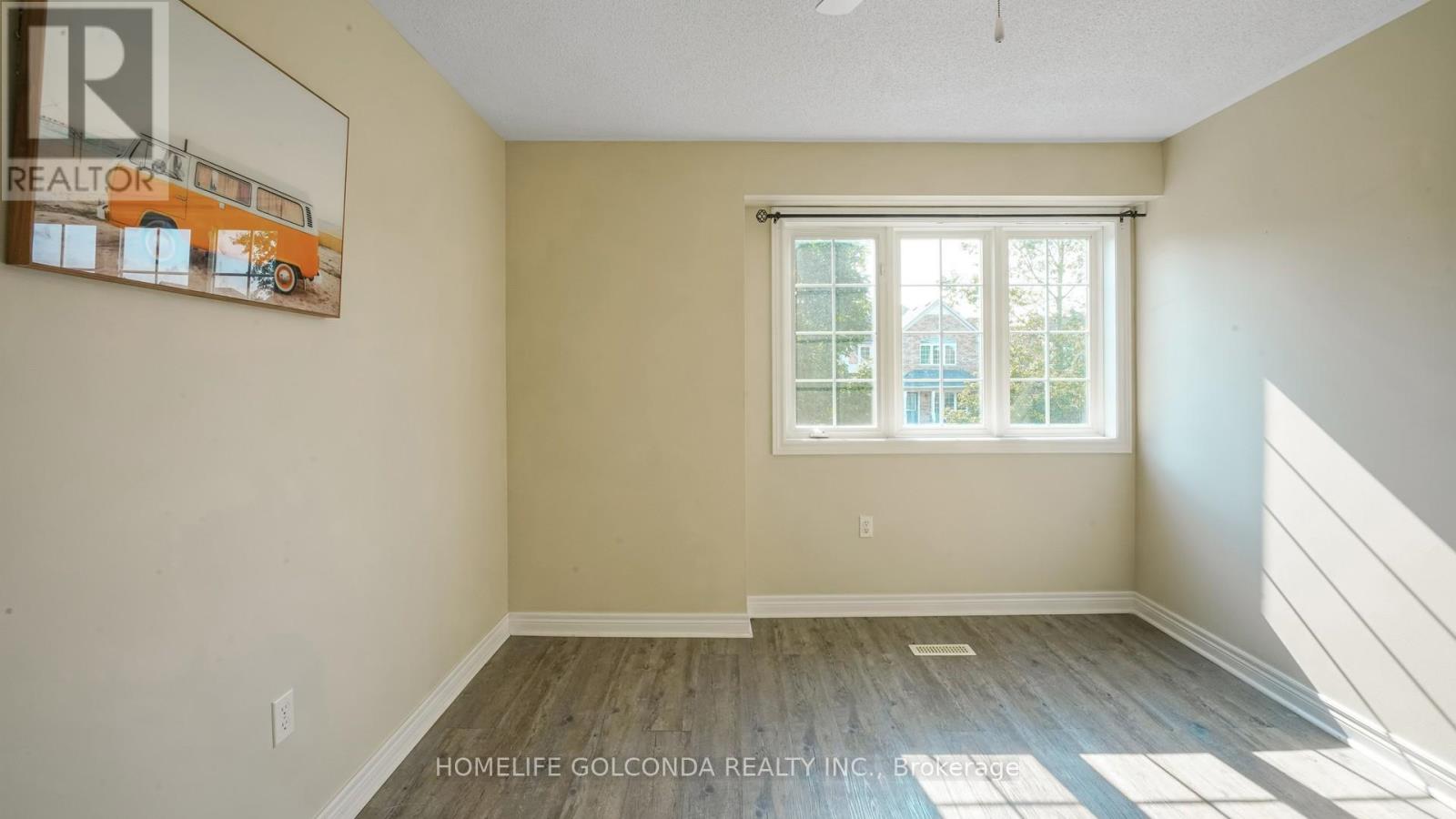 Photo 22 of 21 Bentley Crescent, Barrie ON