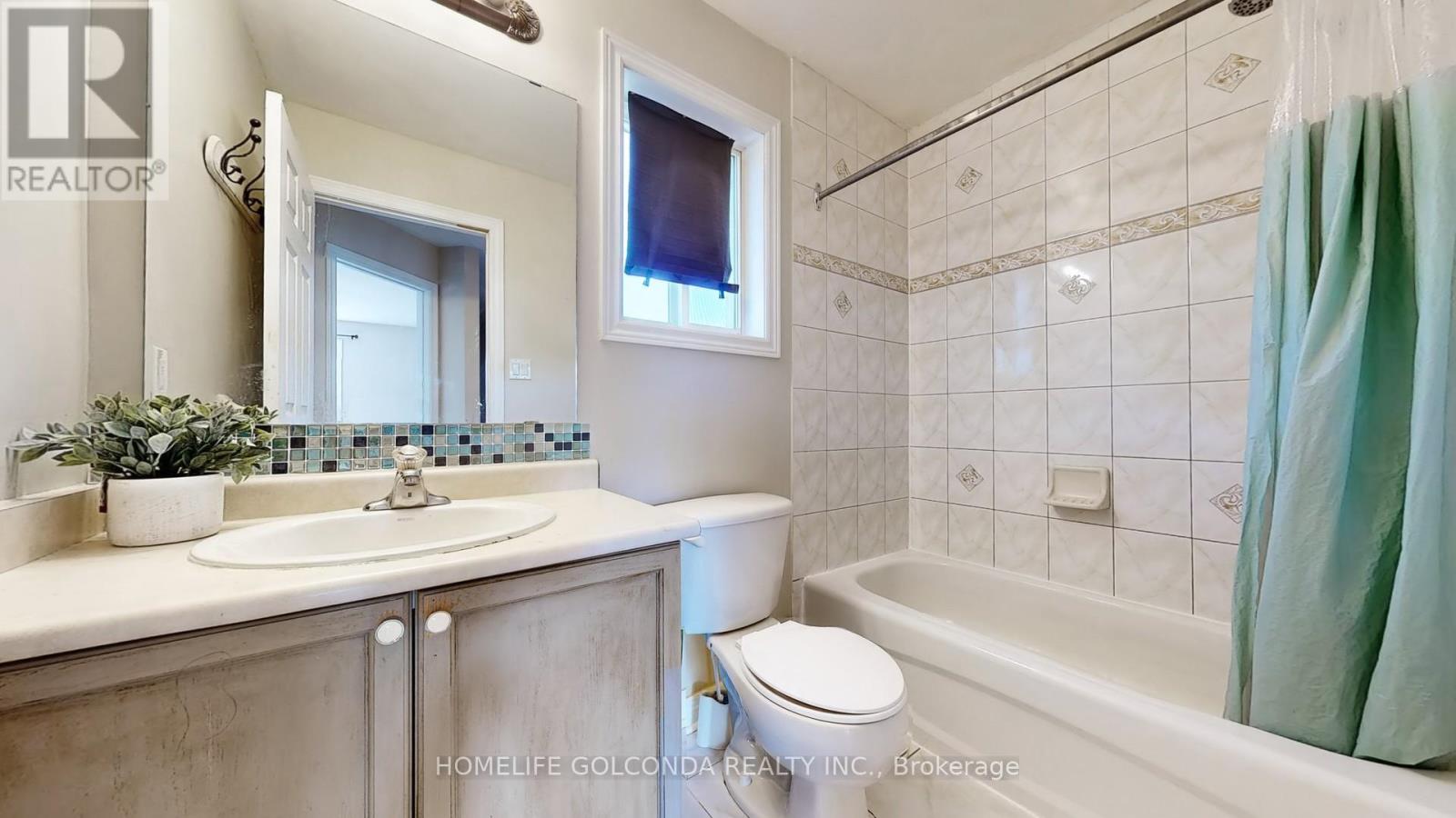 Photo 24 of 21 Bentley Crescent, Barrie ON