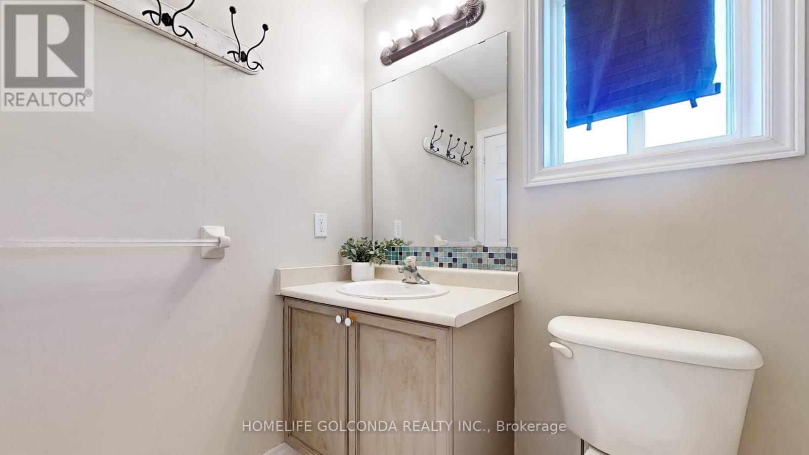 Photo 25 of 21 Bentley Crescent, Barrie ON