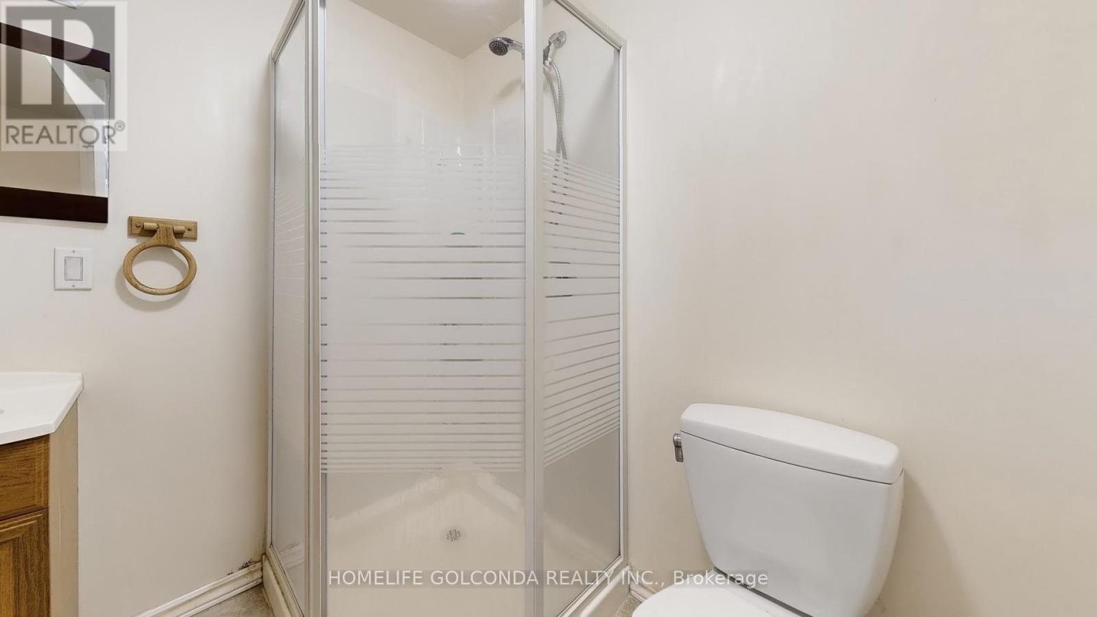 Photo 31 of 21 Bentley Crescent, Barrie ON