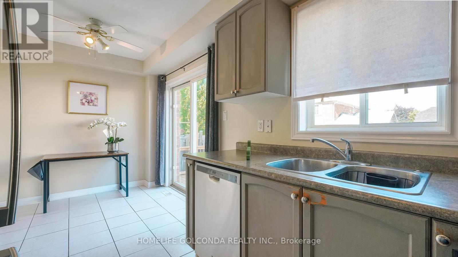 Photo 7 of 21 Bentley Crescent, Barrie ON