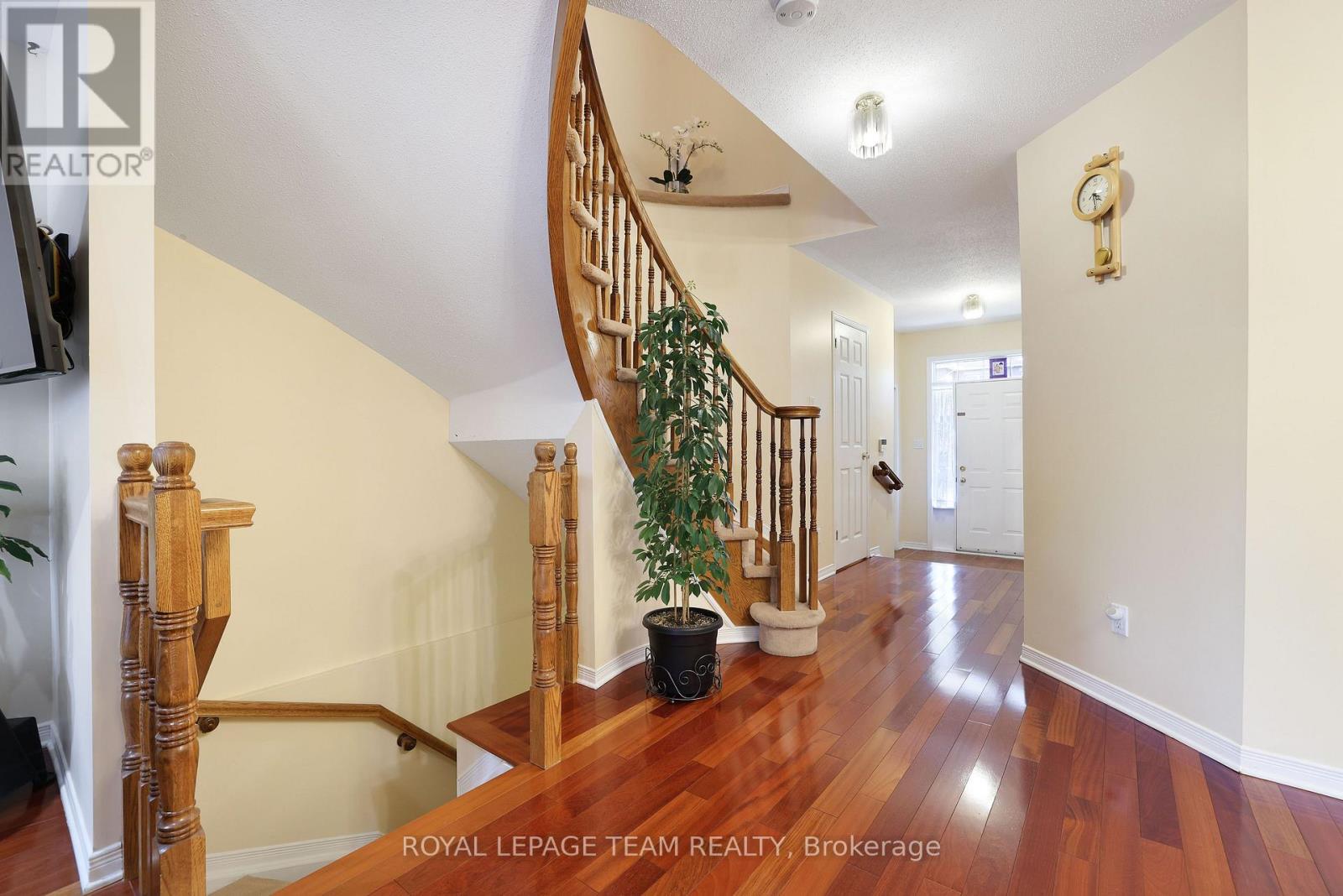 Photo 10 of 144 Deercroft Avenue, Ottawa ON