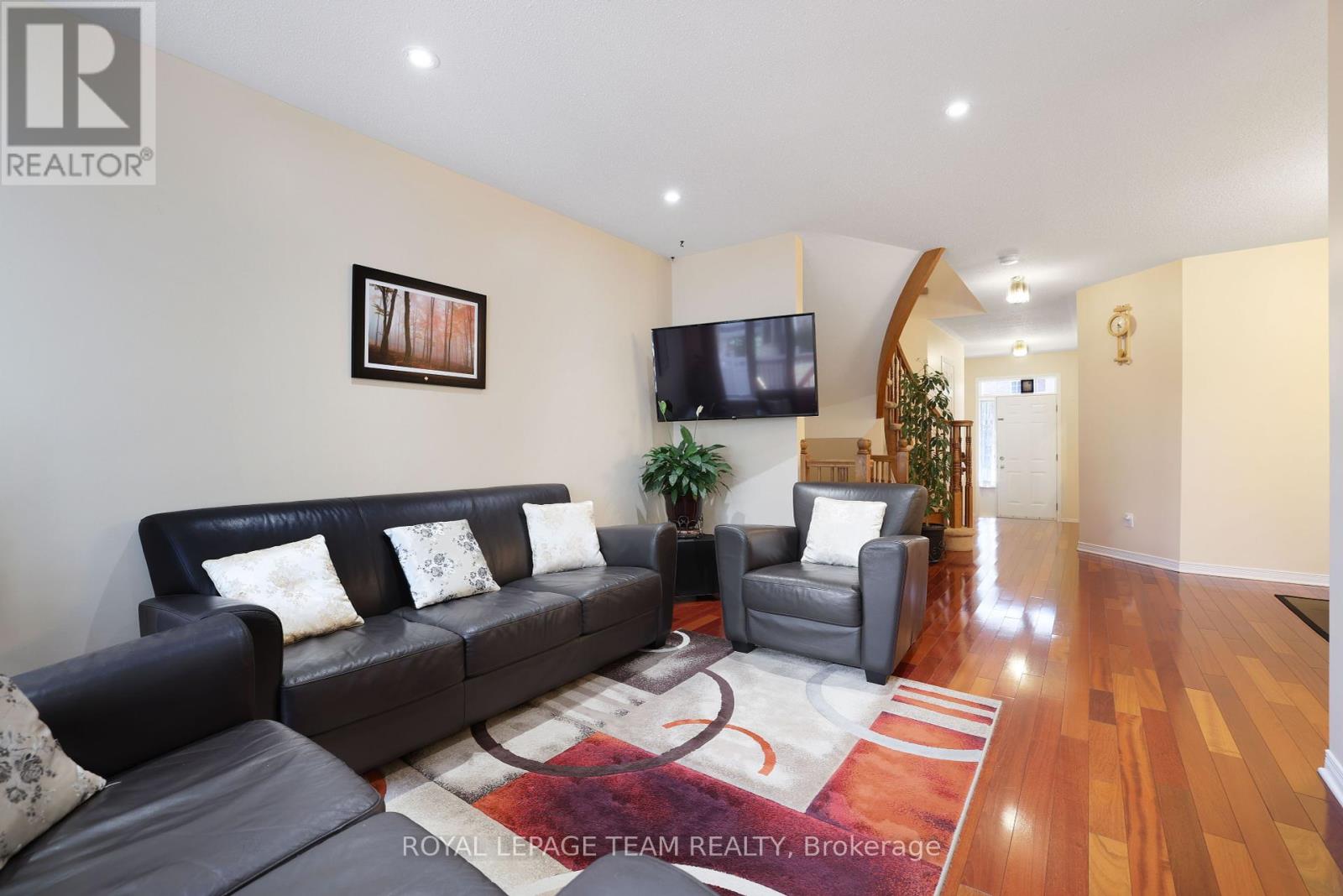 Photo 12 of 144 Deercroft Avenue, Ottawa ON