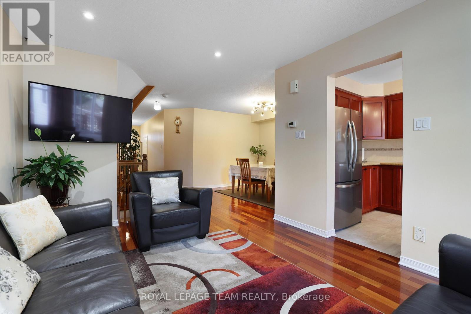 Photo 13 of 144 Deercroft Avenue, Ottawa ON