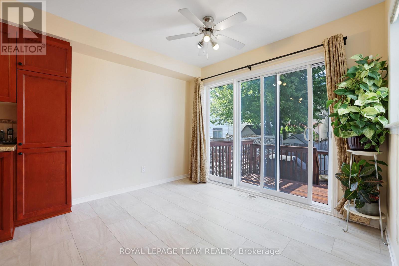 Photo 14 of 144 Deercroft Avenue, Ottawa ON