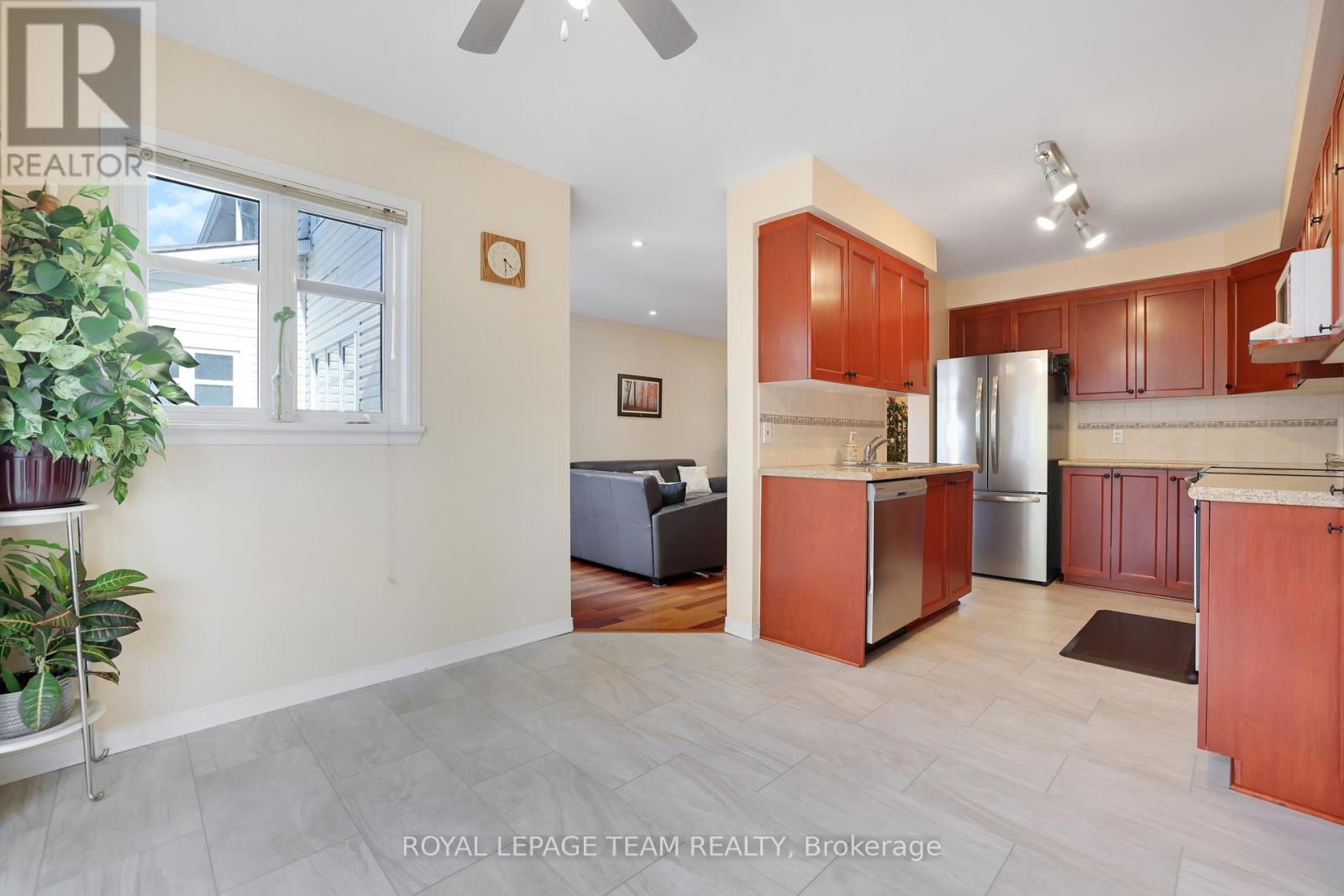 Photo 16 of 144 Deercroft Avenue, Ottawa ON
