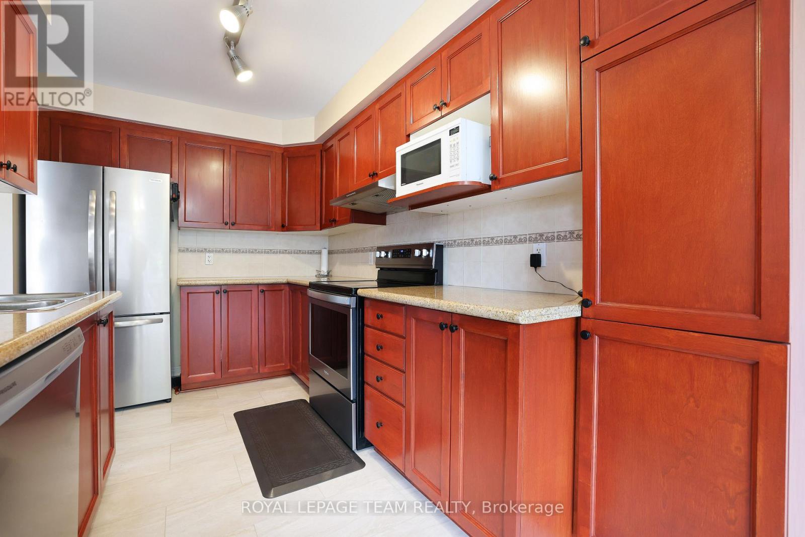 Photo 19 of 144 Deercroft Avenue, Ottawa ON