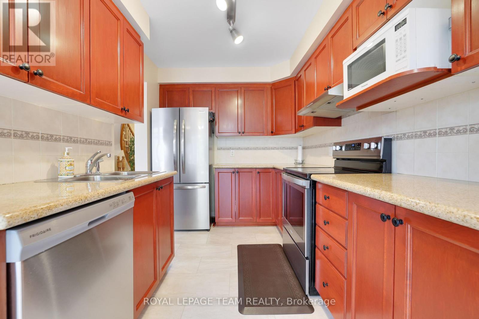 Photo 20 of 144 Deercroft Avenue, Ottawa ON