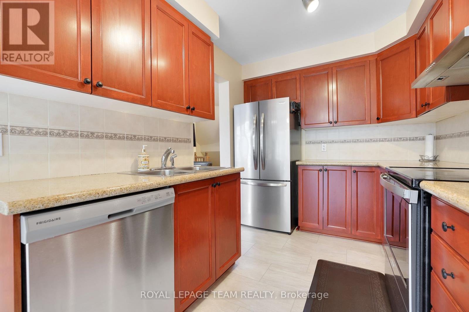 Photo 21 of 144 Deercroft Avenue, Ottawa ON