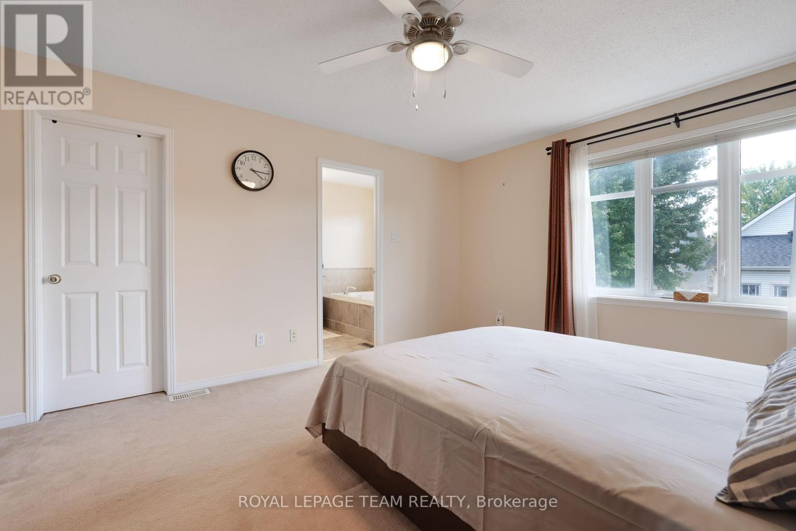 Photo 26 of 144 Deercroft Avenue, Ottawa ON