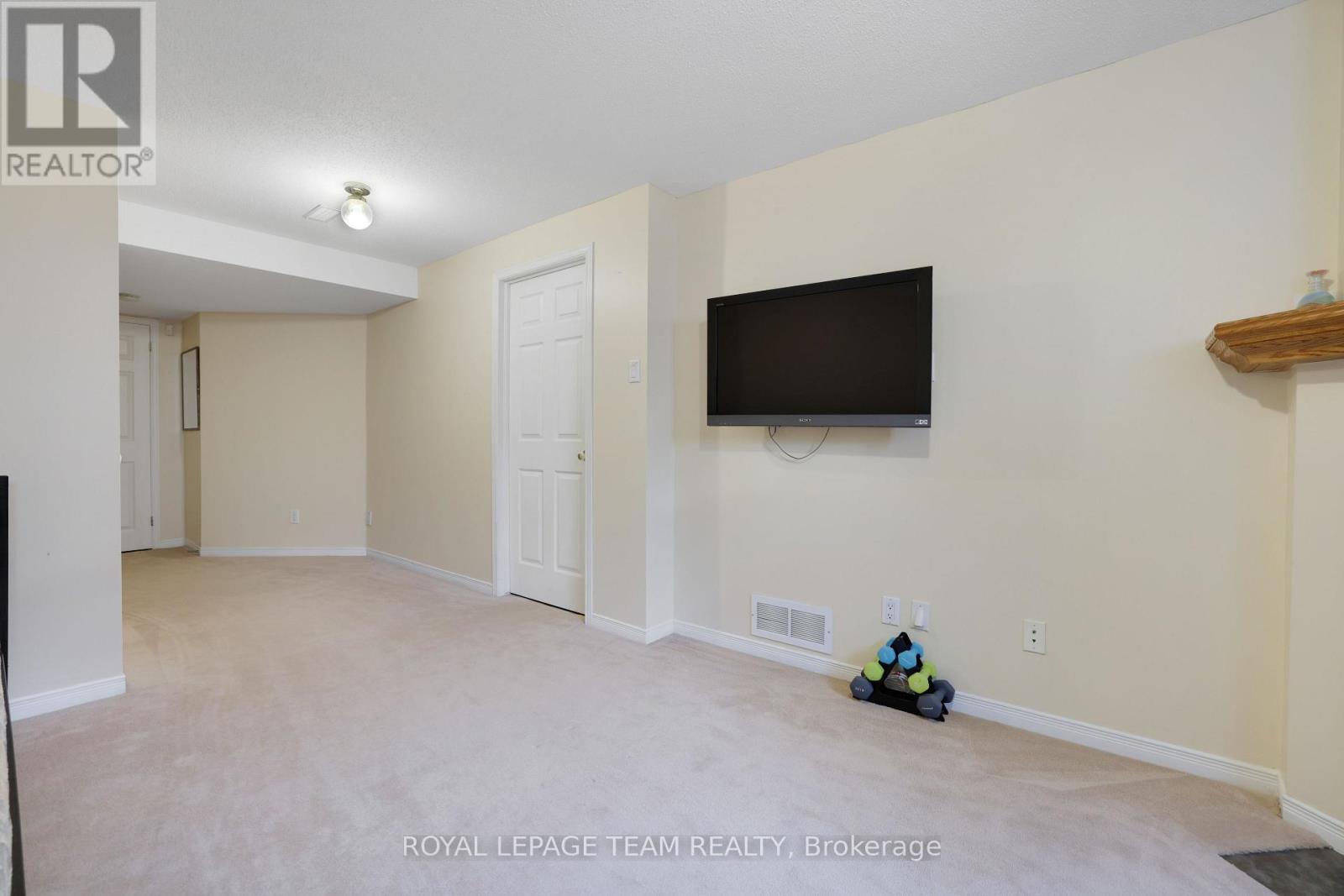 Photo 35 of 144 Deercroft Avenue, Ottawa ON