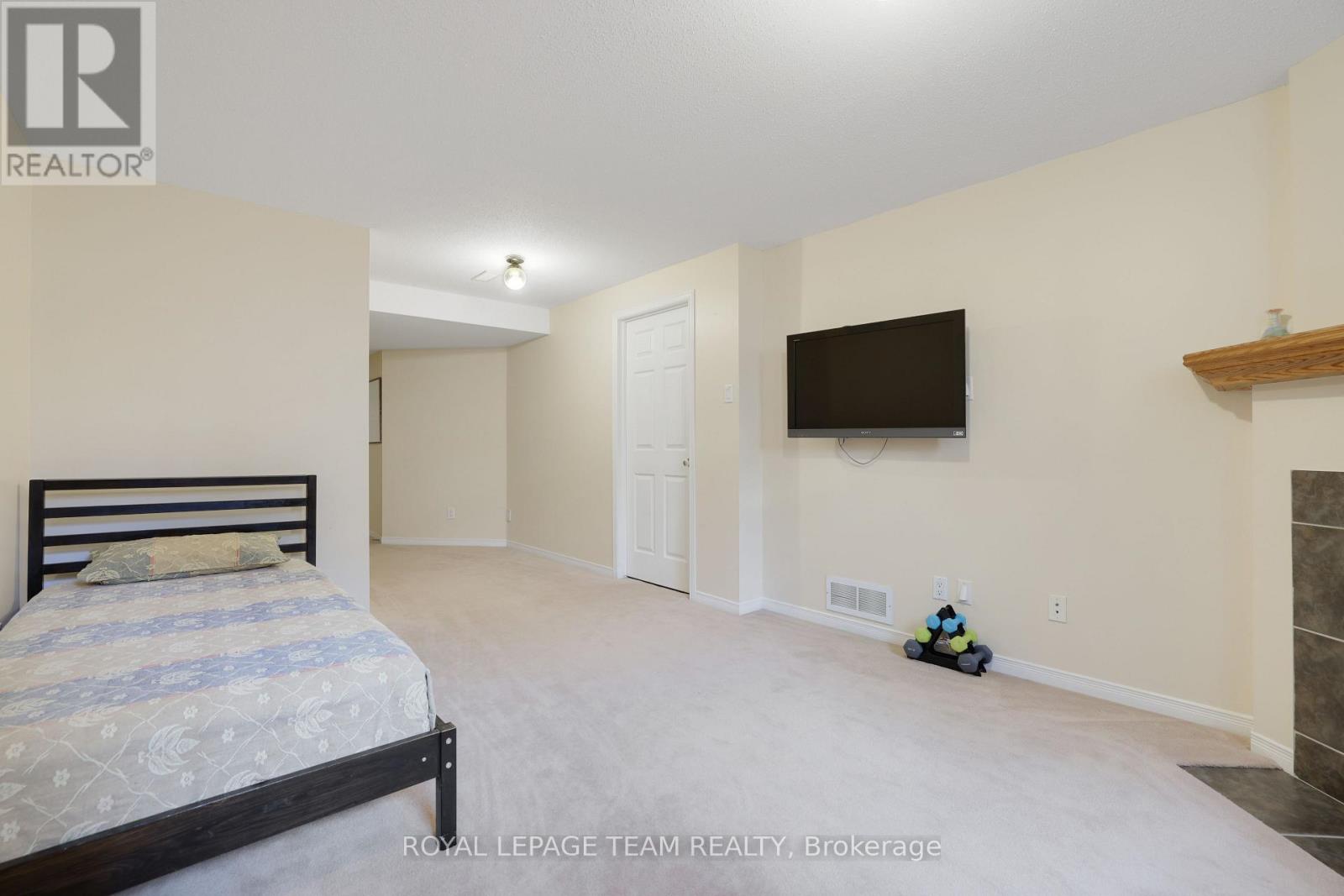 Photo 37 of 144 Deercroft Avenue, Ottawa ON