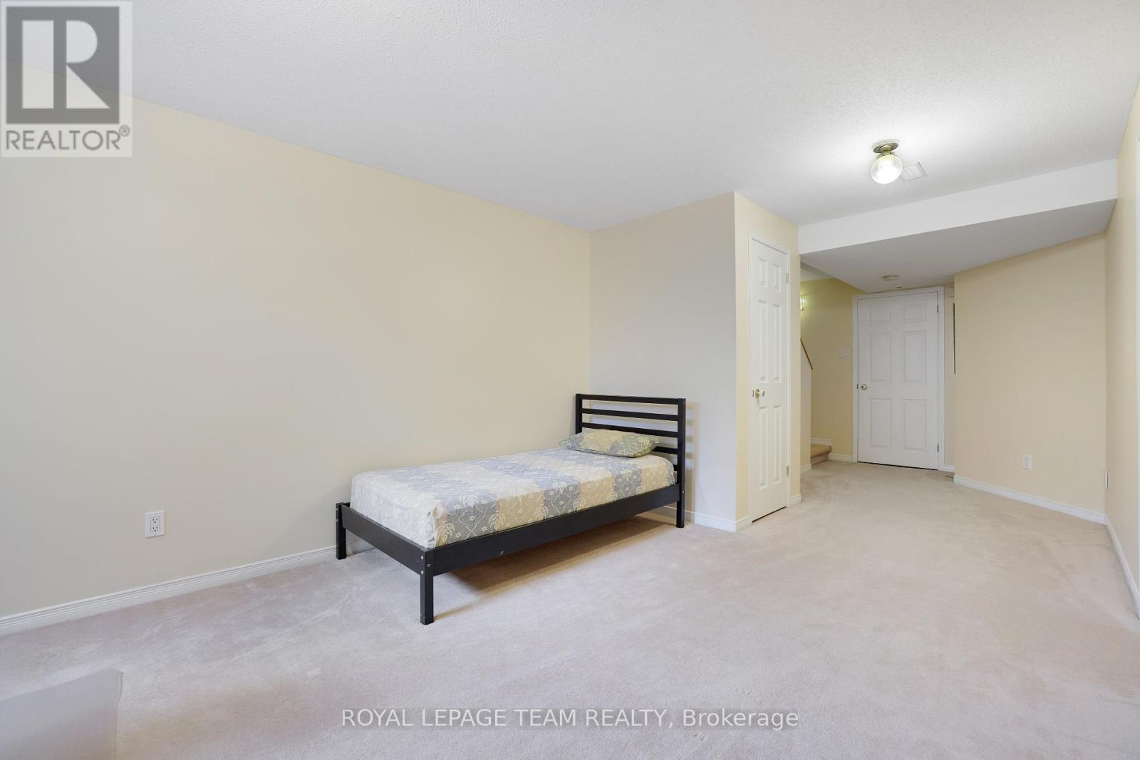 Photo 38 of 144 Deercroft Avenue, Ottawa ON