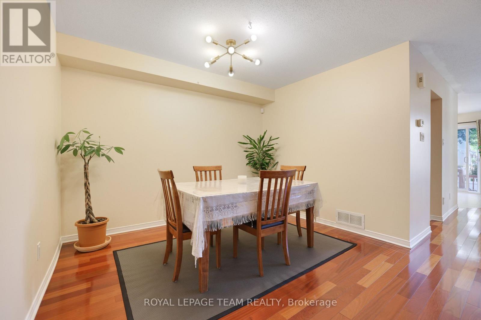 Photo 8 of 144 Deercroft Avenue, Ottawa ON